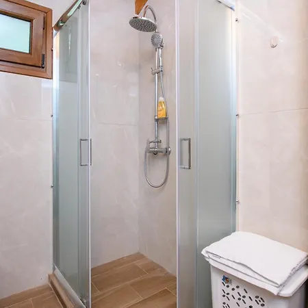 Suzana Mikros Prinos