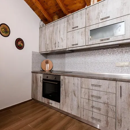 Suzana בית נופש Mikros Prinos