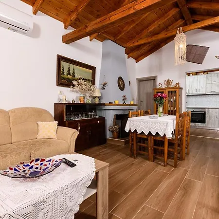 Suzana Mikros Prinos